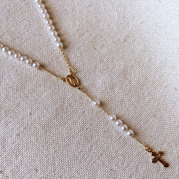 New 18k Gold Filled Our Lady of Grace Pearl Rosary Necklace. - Picture 4 of 5